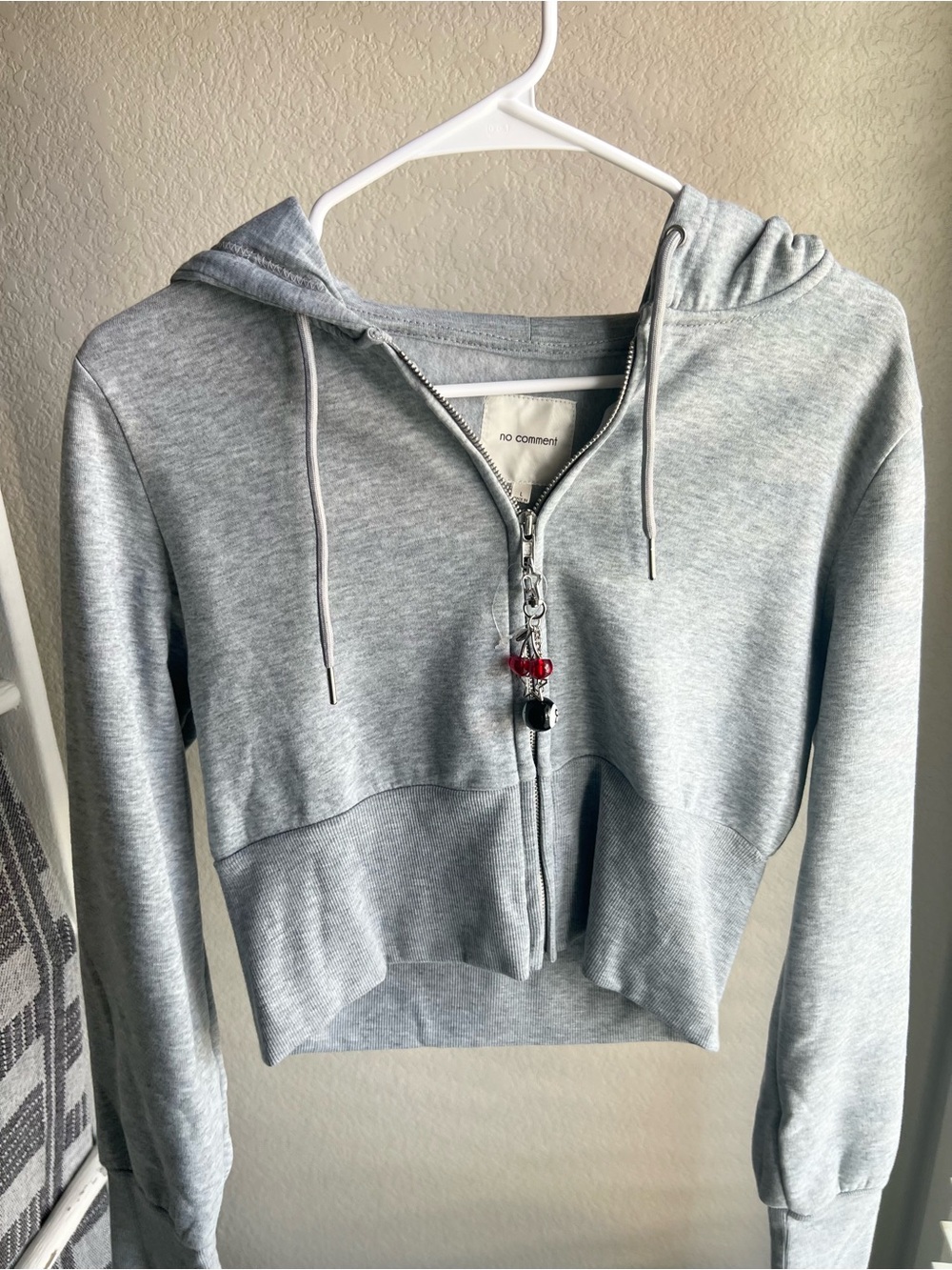 No Comment. Women's Light Gray Cropped Zip Hoodie Brand New - Large Jr